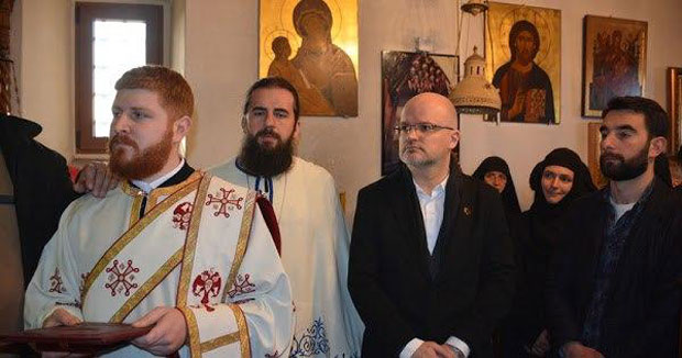 Митрополит Амфилохије одликовао Београдски синдикат: Један од чланова БС успео да уђе у Црну Гору и био је на литији од Старог Аеродрома до Храма (ФОТО)